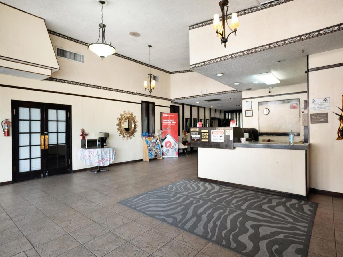 Hotel Oyo - University - 2 Mi From Las Palmas Medical Center 2*