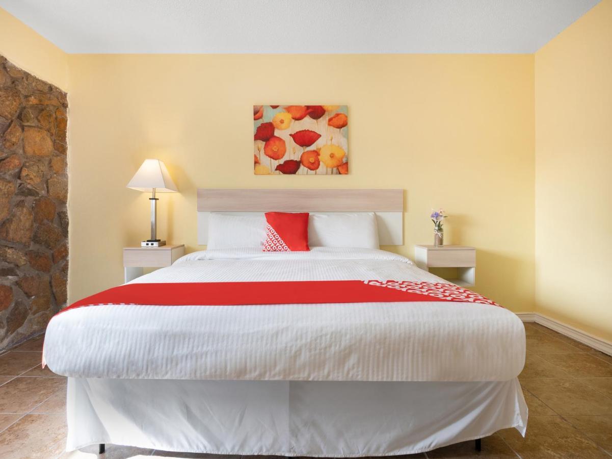 Hotel Oyo - University - 2 Mi From Las Palmas Medical Center 2*